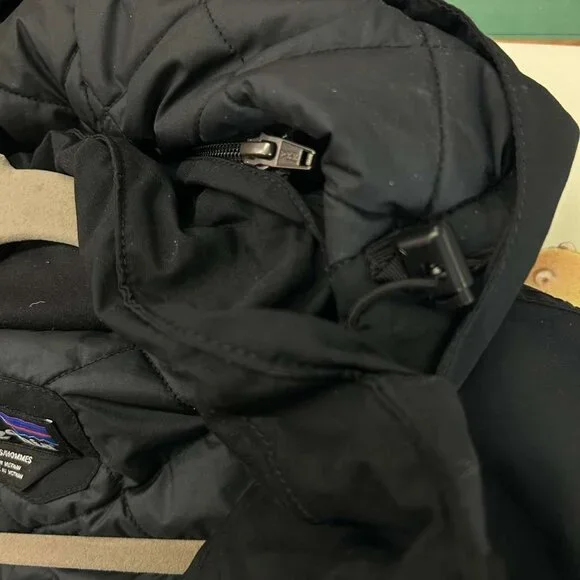 Patagonia Men's Size Large Hooded Quilted Black Winter Isthmus Jacket Full Zip